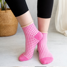 Load image into Gallery viewer, Average Joe Checked Socks
