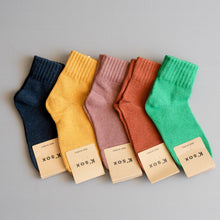 Load image into Gallery viewer, Women Fitted &amp; Knitted Socks
