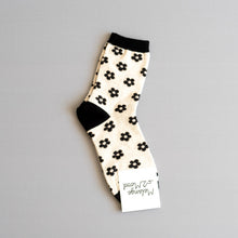 Load image into Gallery viewer, Women Flowers Blooming Socks
