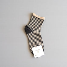 Load image into Gallery viewer, Average Joe Checked Socks
